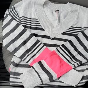 POOF NWOT Gray and Hot 🔥Pink V-Neck Sweater S (M)